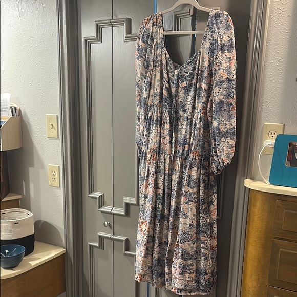 Floral Print Long Sleeve Dress - Picture 3 of 8